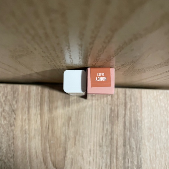 Persona Cosmetics: Lip Gloss - Picture 4 of 4